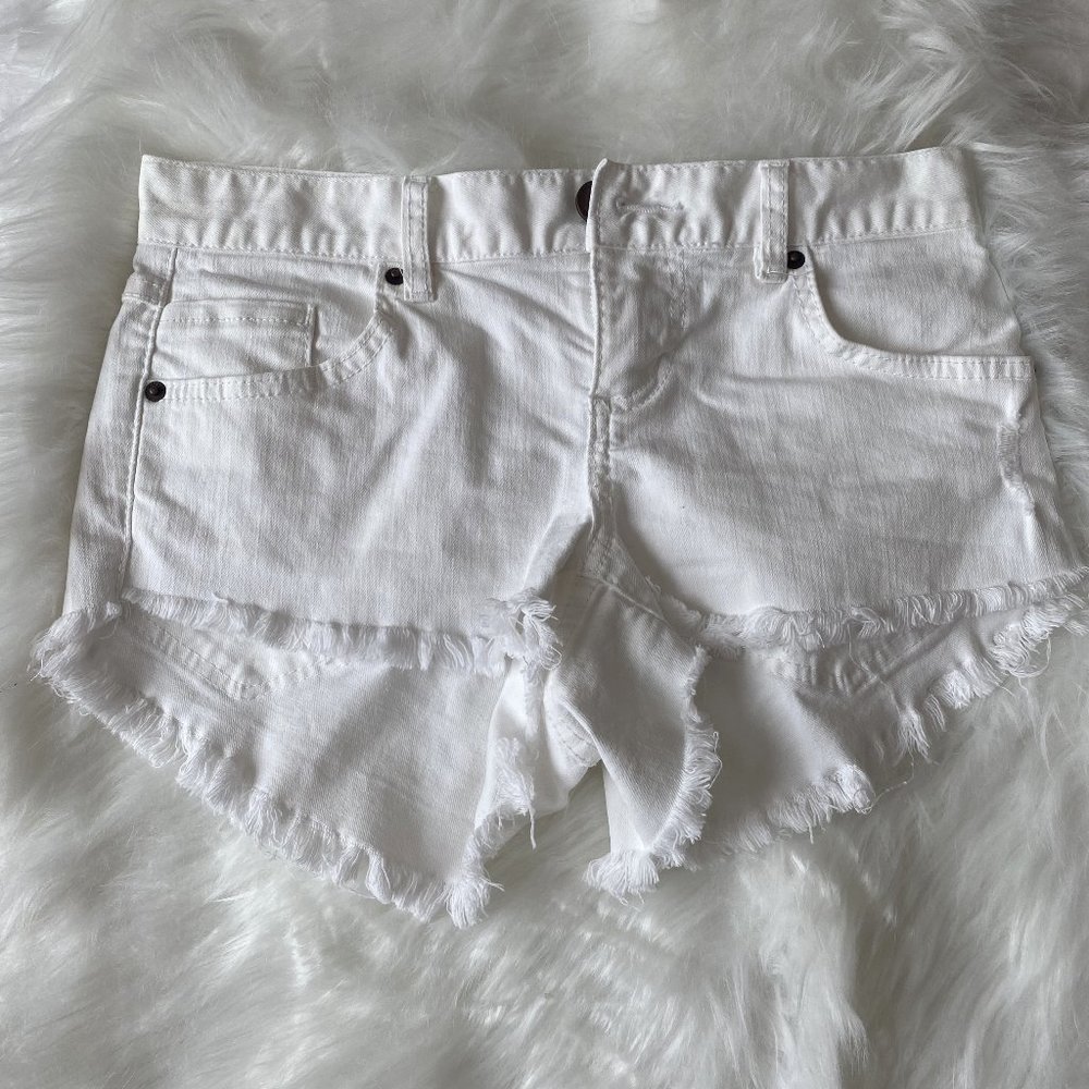 size 24 | O'Neil white cut off shorts